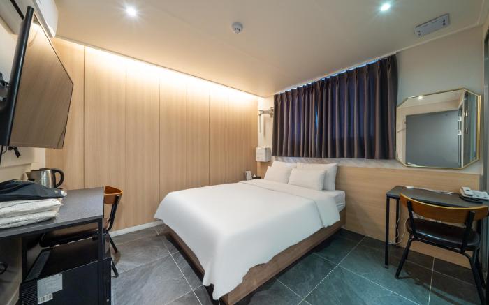 Jongno M and Lucky Hotel