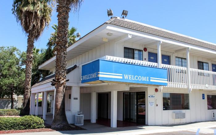 Motel 6 Coalinga, CA - East