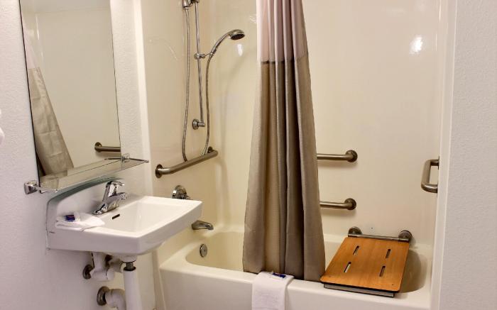 Motel 6 Coalinga, CA - East