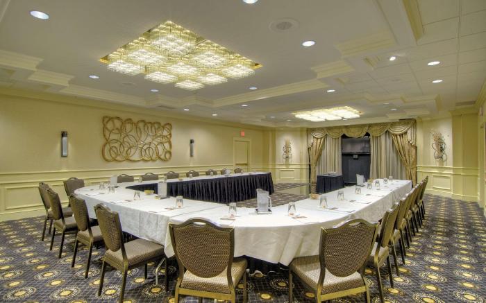 Eden Resort & Suites, BW Premier Collection