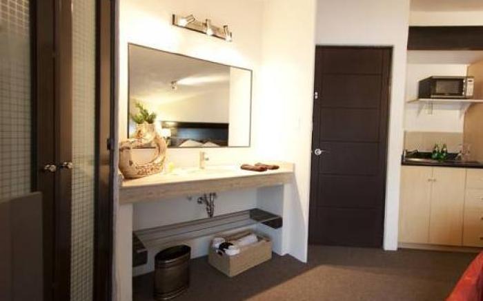 Aztic Hotel and Executive Suites
