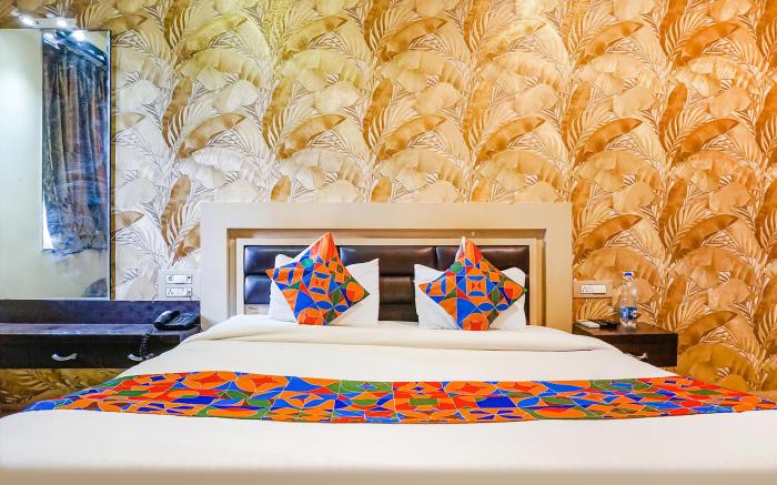 FabHotel Shades of Royal
