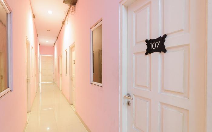 RedDoorz near Stasiun Palmerah