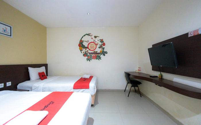 RedDoorz @ Kutisari Surabaya