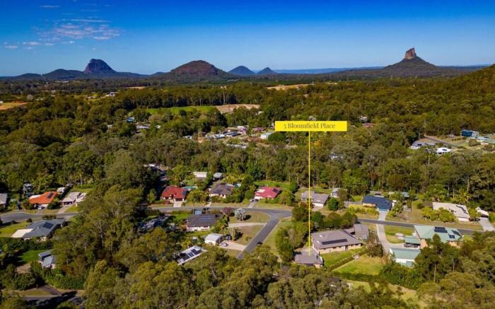 Luxury, Cosy Villa Close to Glass House Mountains!
