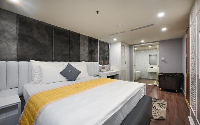 The Moon 3 Hotel