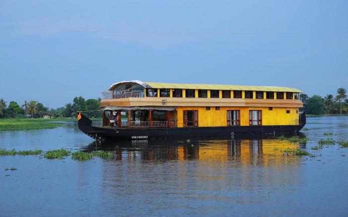 COCO Houseboats