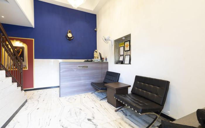 Hotel QDeck Rooms - At Vile Parle Railway Station West