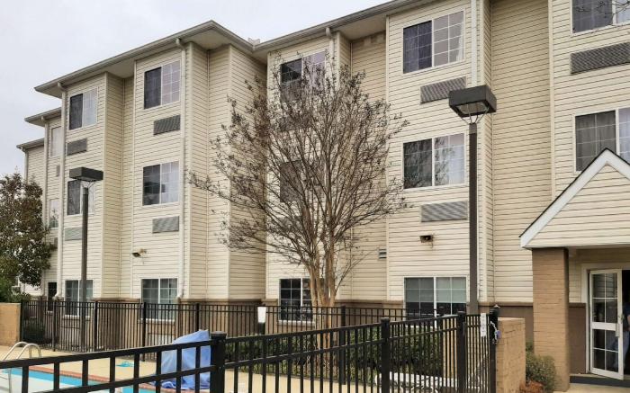 Starkville Inn & Suites