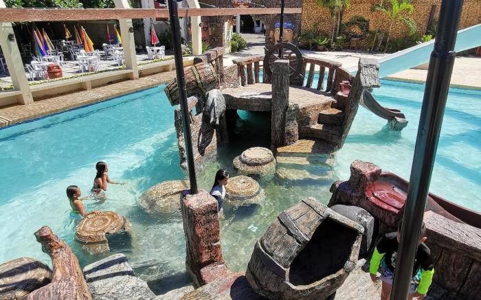 Port Royale Waterpark Resort Dumaguete