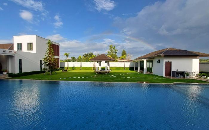 Far Beach House Cha Am