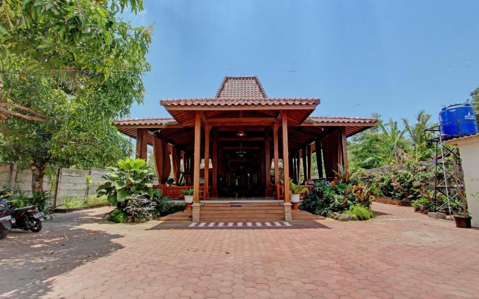 Collection O 93028 Homestay Joglo Ibu