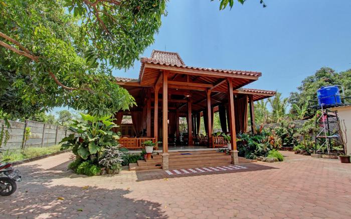 Collection O 93028 Homestay Joglo Ibu