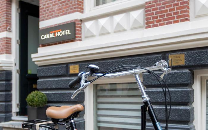 Amsterdam Canal Hotel