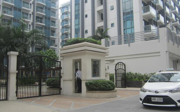 Palm Tree Studio Condo  at Manila Airport by Beth
