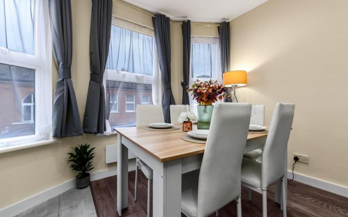 Awesome 2 Bed Flat Surrey Quays Free Parking