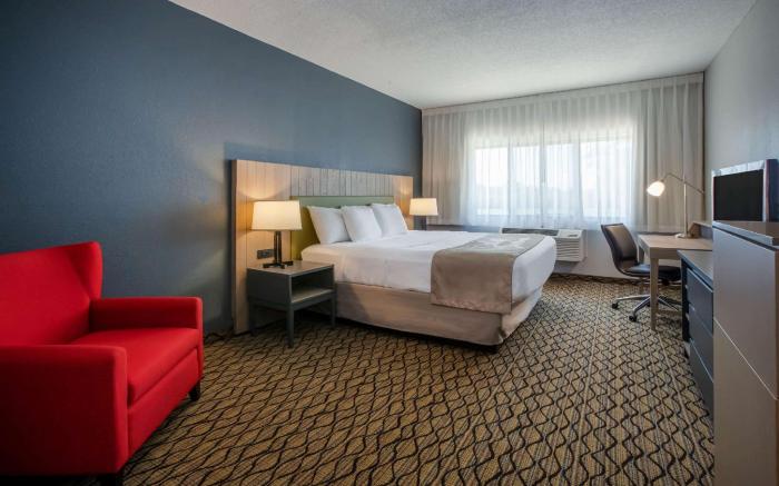 Days Inn & Suites by Wyndham Rochester Hills MI