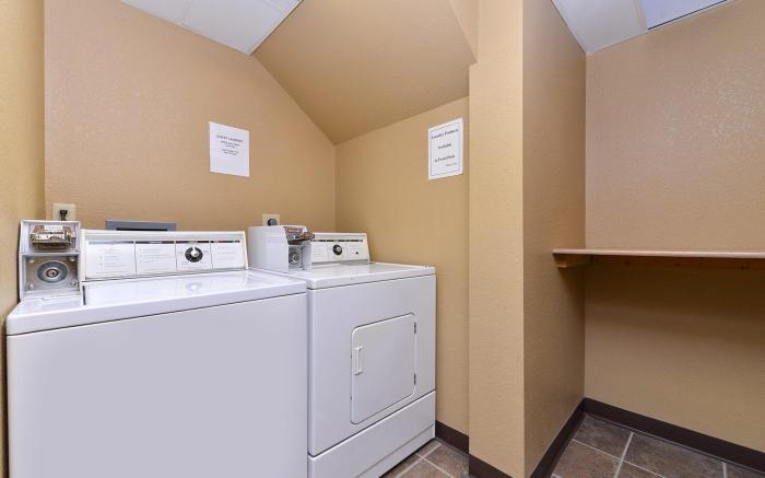 AmericInn by Wyndham Fergus Falls - Conference Center