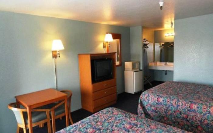 Applegate Inn