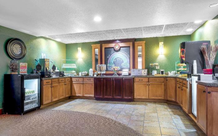 AmericInn by Wyndham Green Bay East
