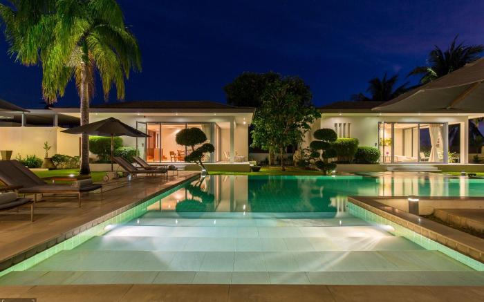 Baan Asan | 5BR Taling Ngam Beachfront Beach Villa