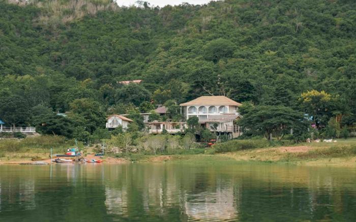 Le La Lake Resort and Spa