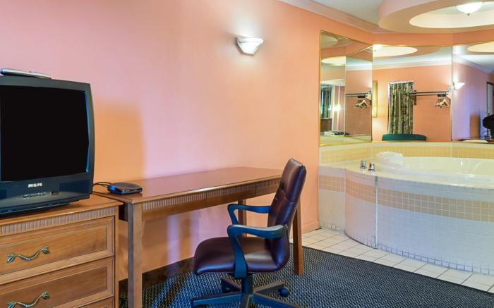 Econo Lodge Airport New Castle