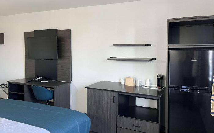 Studio 6  Suites Delano, CA