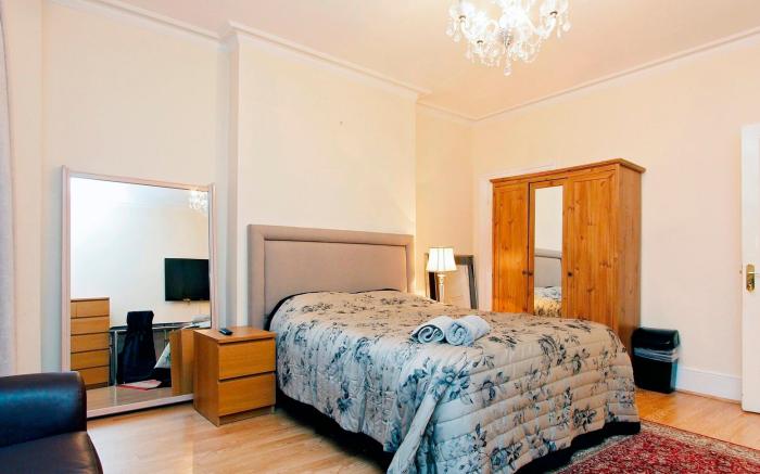 Hyde Park Rooms and Apartments