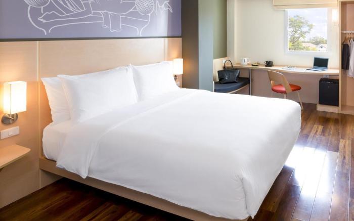Ibis Vientiane Nam Phu Hotel