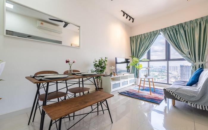 Continew 1BR High TRX Mall King Bed 100Mbps Wi-Fi