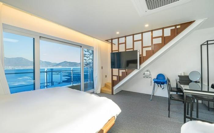 Sacheon Azure Pool Villa