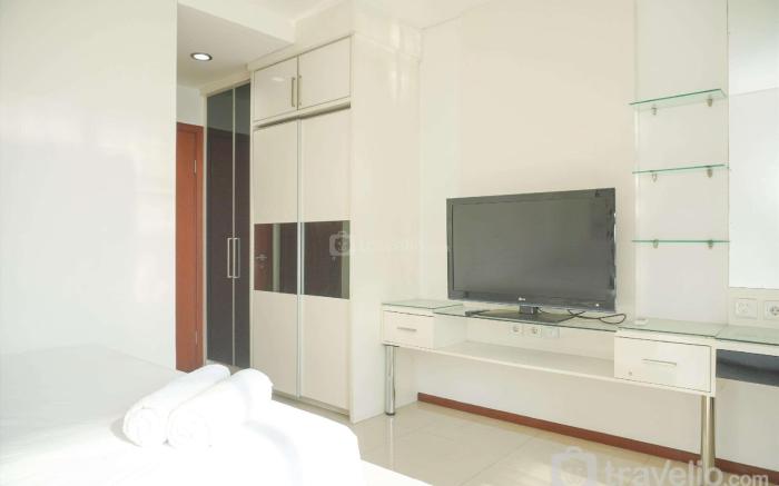 ModernHomey 2BR Apt Thamrin Residence By Travelio