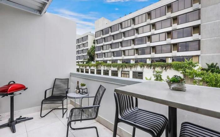 Luxurious 2BR Abode in Superb Location!