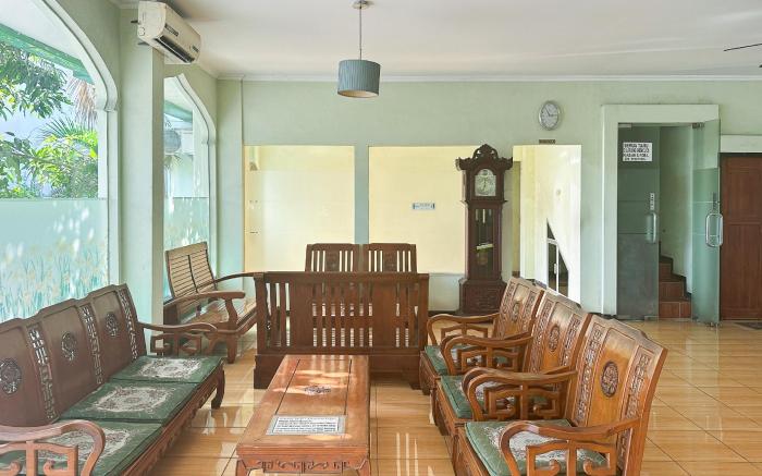 Global Inn Syariah Mitra RedDoorz near Juanda T1 Airport