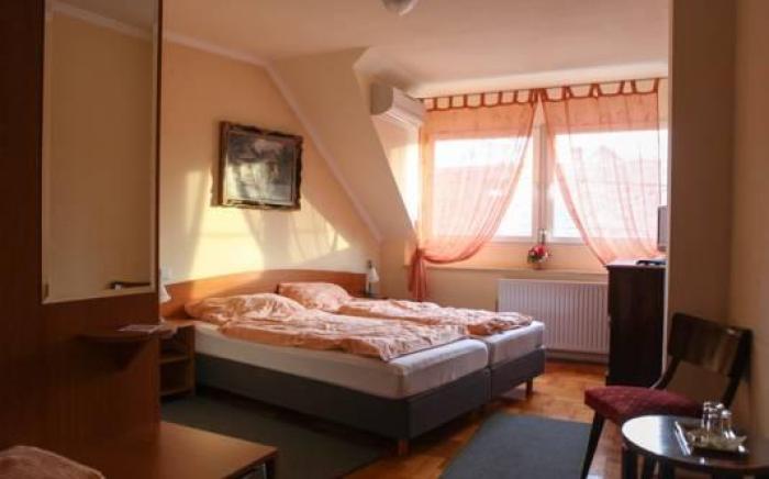 Barokk Antik Guest House