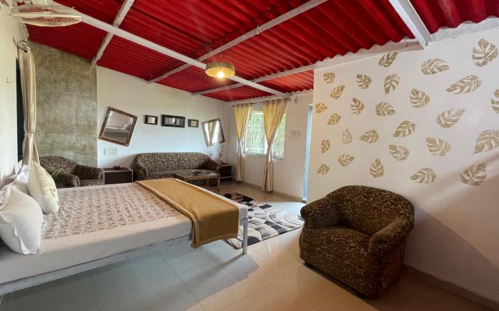 Balcony room with massive hall