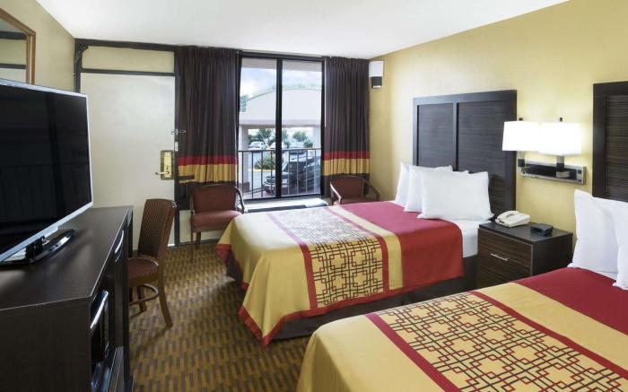 Days Inn by Wyndham Columbus-North Fort Moore