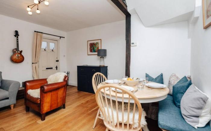 Chalk House - Pet friendly - From £125 Per Night