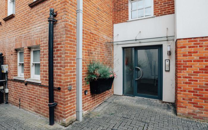 Henley town centre with parking - From £110 Per Night