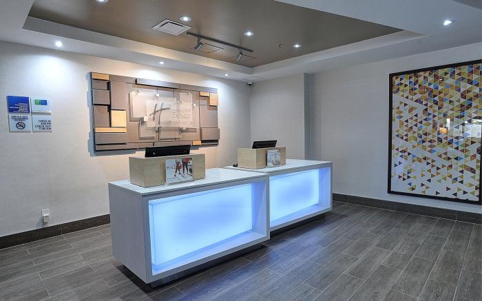 Holiday Inn Express & Suites Toronto Airport West By IHG