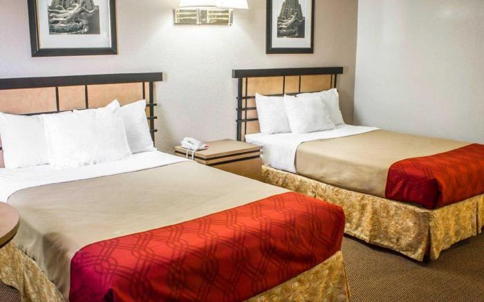 Econo Lodge Inn & Suites Colonie Center Mall