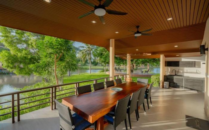 Luxury 5 Bedroom Villa Close to Beach (SRS)