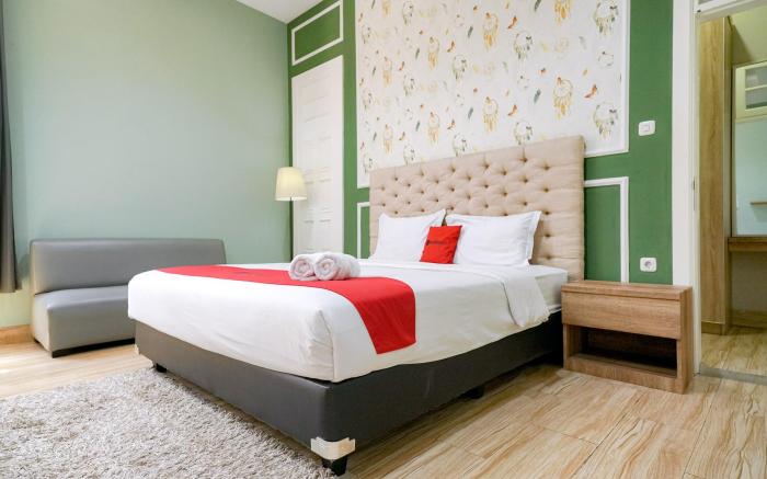 RedDoorz Premium near RS Pondok Indah