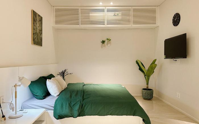 Saigon Mansion - Urban Oasis Studio