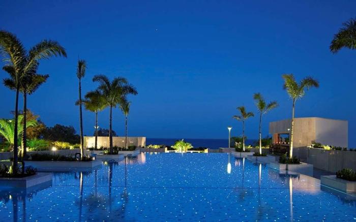Four Seasons Hotel