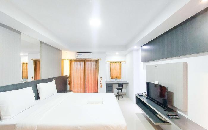 Homey Warm Studio at Mansyur Residence By Travelio
