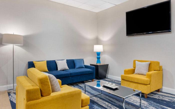 Comfort Inn & Suites Danbury-Bethel