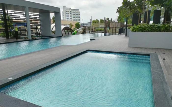 Sky Tree Studio apartment Bukit Indah with Netflix