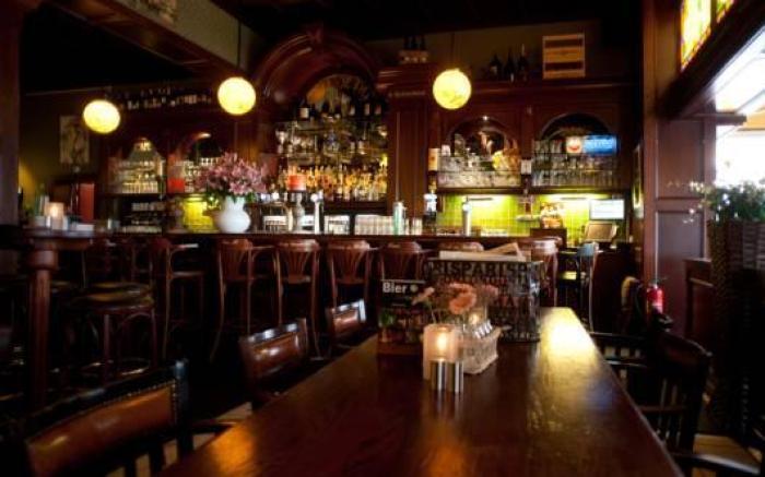 Hotel et le Cafe de Paris